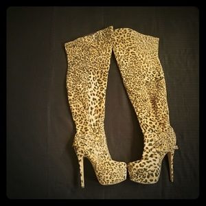 Size 8 1/2 leopard print boots